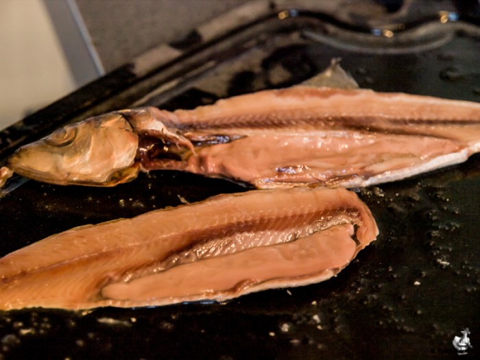 "Det er rogn" svare mor, og viser den frem.